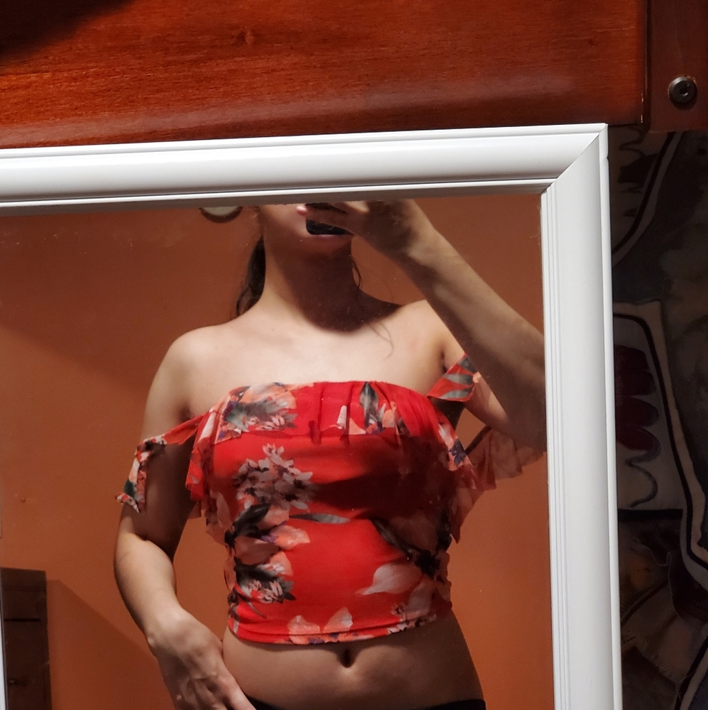 CHARLOTTE RUSSE strapless crop top